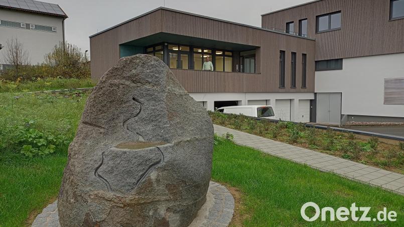 Mit dem Neubau des Bürogebäudes für die Steinwaldgruppe wurde auch die Geschäftsstelle von Tirschenreuth zum Wasserwerk in Oed verlegt. Bild: Hladik