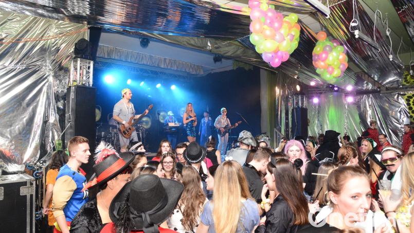 Bei der Nutzung gemeindlicher Liegenschaften, wie hier beim Fasching im Naabtalhaus, müssen die Veranstalter künftig tiefer in die Tasche greifen. Gestiegene Strom und Energiekosten sind mit die Ursache für die Erhöhung. Bild: bey