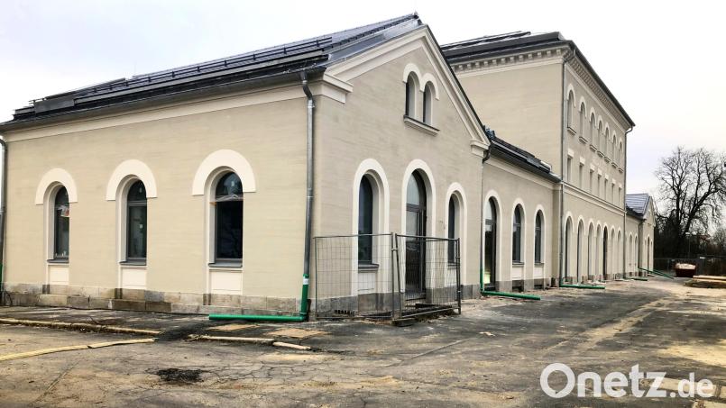 Noch viel zu tun gibt es im Umfeld des Wiesauer Bahnhofs. Die gestalterische Maßnahme soll im Frühjahr kommenden Jahres in Angriff genommen werden. Bild: wro