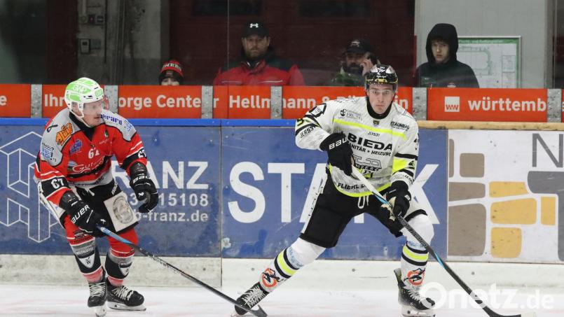 Brandon Walkom (rechts) erzielte beim 5:4-Sieg des ERSC Amberg in Peißenberg drei Treffer. Bild: Roland Halmel