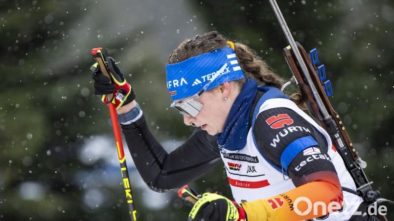 Selina Kastl im Februar diesen Jahres bei einem Rennen im Deutschlandcup. Die junge Biathletin aus Neubau (Landkreis Bayreuth) kämpft sich langsam zurück. Bild: Benjamin Soelzer/Voigt Fotografie