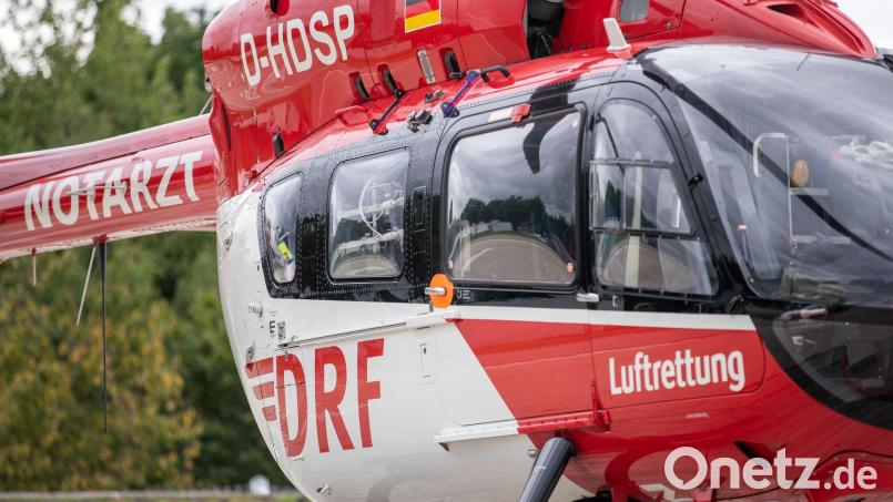 Laut Polizei wurden die beiden Autofahrer mit Hubschraubern zu Krankenhäusern geflogen. Symbolbild: Daniel Karmann/dpa