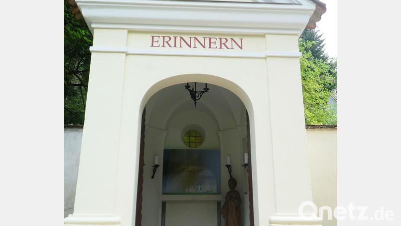Eine unscheinbare Gedenkstätte erinnert auf dem Gelände des Klosters Ensdorf an 149 Salesianer Don Boscos, die nicht mehr aus dem Zweiten Weltkrieg zurückkehrten. Bild: Jürgen Zach / Don Bosco Ensdorf