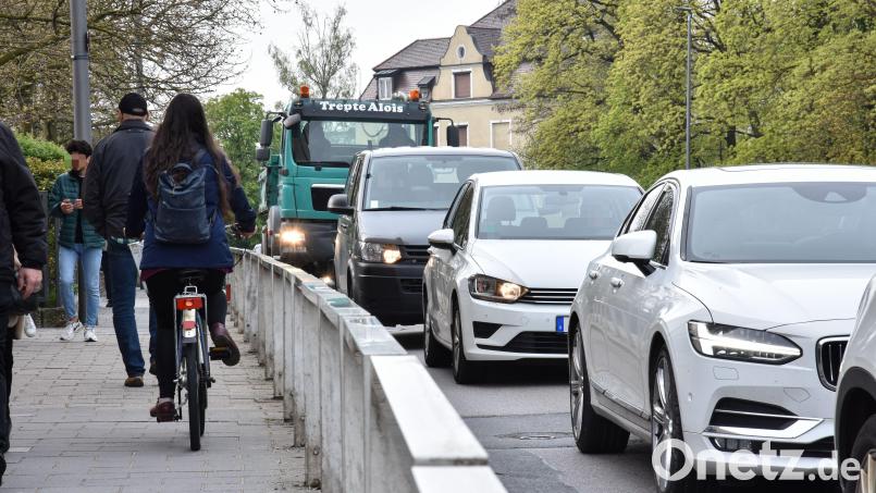 Die Engstelle beim Amberger Postgebäude wird heute schon verkehrswidrig von Radlern genutzt. Hier soll nun ein kombinierter Geh- und Radweg für Abhilfe sorgen. Bild: Stephan Huber