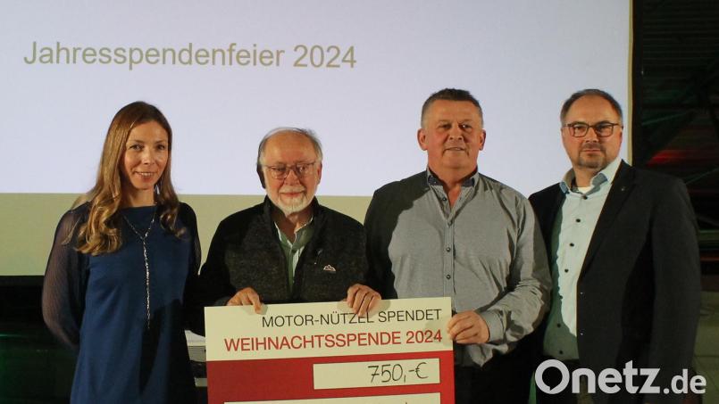 Spendenübergabe an Forum Falkenberg: Im Bild von links Yvonne Bauer (Motor Nützel), Herbert Bauer und Hermann Weiß (beide Forum Falkenberg) sowie Günther Zintl (Motor Nützel). Bild: Motor Nützel/exb