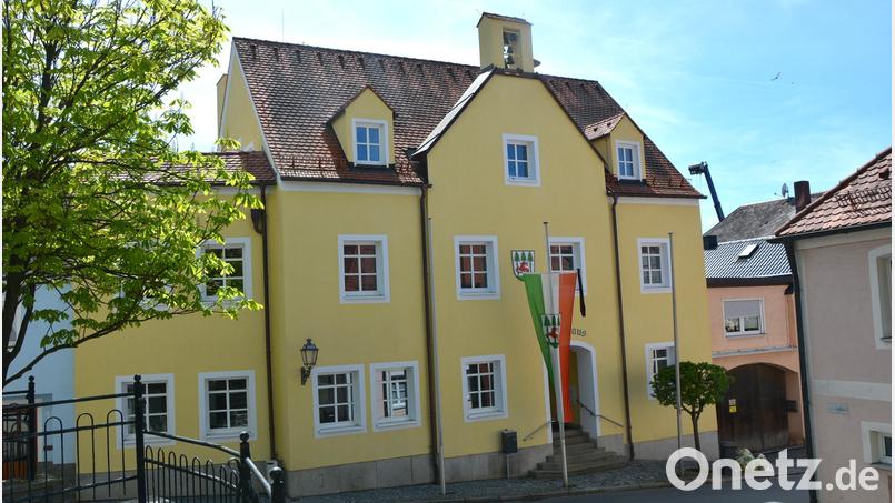 Eine Ära endet möglicherweise im Konnersreuther Rathaus (Bild). Voraussichtlich wird der neue Bürgermeister ein Hauptamtlicher sein, so zeigt es zumindest die Tendenz im Konnersreuther Marktrat. Eine endgültige Entscheidung darüber fällt in der Sitzung am 3. Juli. Bild: jr