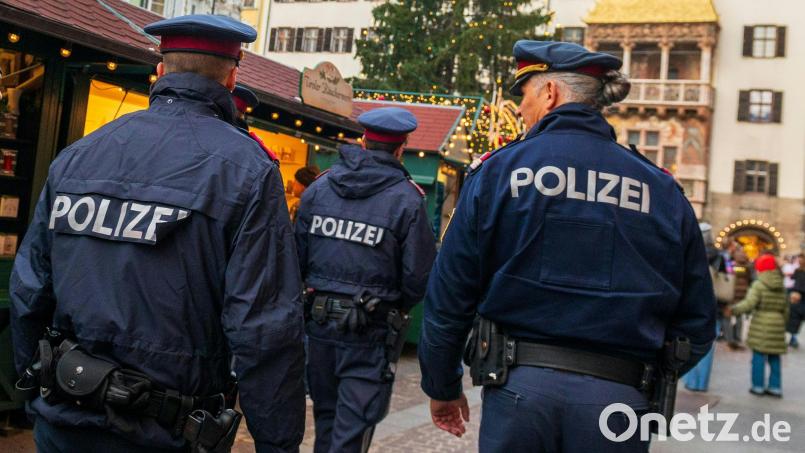 Mehr Polizei: Nach der tödlichen Attacke von Magdeburg hat die Staatsregierung die Polizeipräsenz auf Weihnachtsmärkten aufgestockt. Symbolbild: Zeitungsfoto.At/Daniel Liebl
