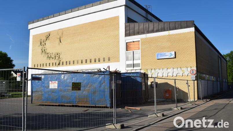 Bei der Sanierung der Turn- und Schwimmhalle haben die Sanierungsarbeiten begonnen. Allein für dieses Projekt nimmt der Markt in diesem Jahr vier Millionen Euro in die Hand. Bild: bnr