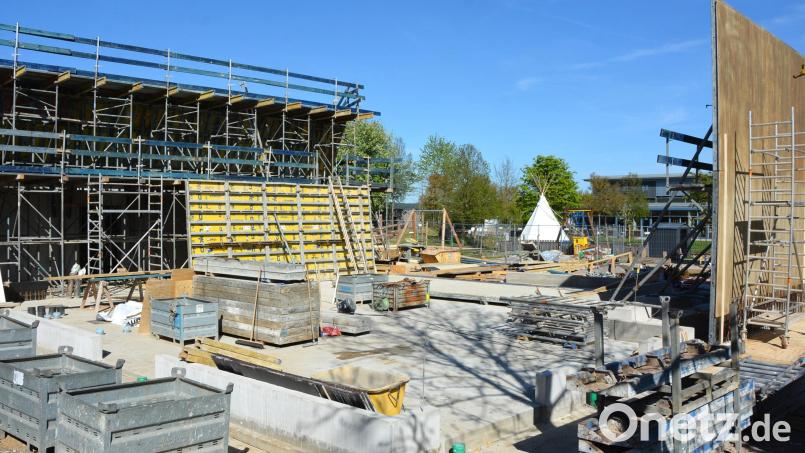Zügig voran geht es am Anbau des Kinderhauses „Purzelbaum“ in Mitterteich. Die Gemeinde Leonberg kalkuliert im Haushalt 2025 mit einer Eigenbeteiligung von 150.000 Euro. Neben den Breitbandausbau ist dies heuer die zweitgrößte Investition der Gemeinde. Bild: jr