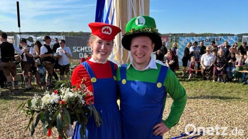Sie sind das neue Ammersrichter Oberkirwapaar: Anni Kaiser und Lukas Schanderl. Bild: Elena Hessenauer