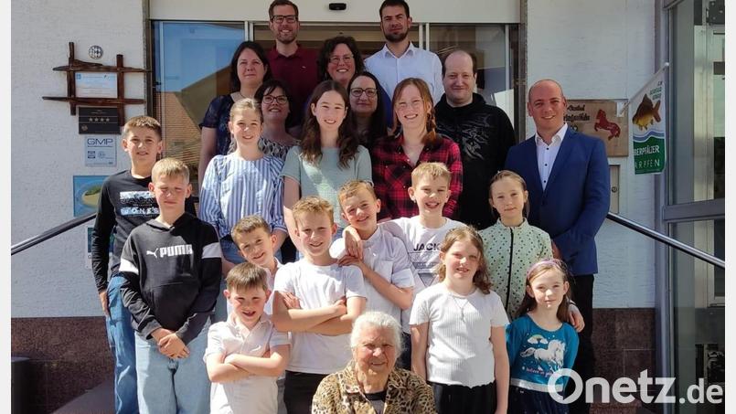 Elisabeth Herdegen feiert mit ihrer großen Familie Geburtstag im Hotel Wolfringmühle. Bild: Nicole Schwaiger/exb