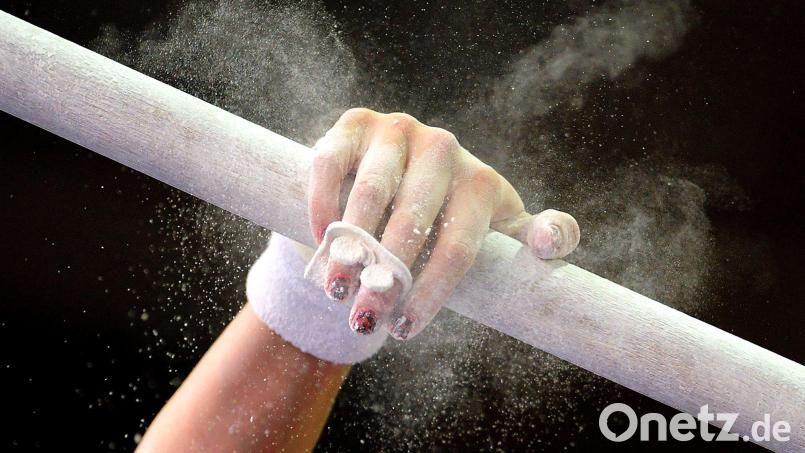 Beim Top-Ten-Cup im Turnen in Amberg ist auch ein fester Griff gefragt. Bild: picture alliance/dpa/Symbolbild
