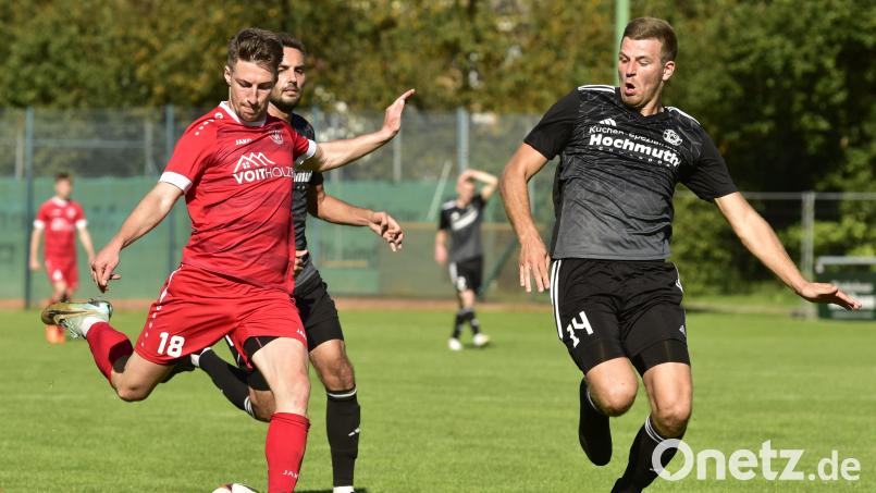 Spielertrainer André Klahn (links/ Szene aus einem früheren dem Spiel) brachte die Tännesberger gegen Pfreimd mit 1:0 in Führung. Archivbild: ham