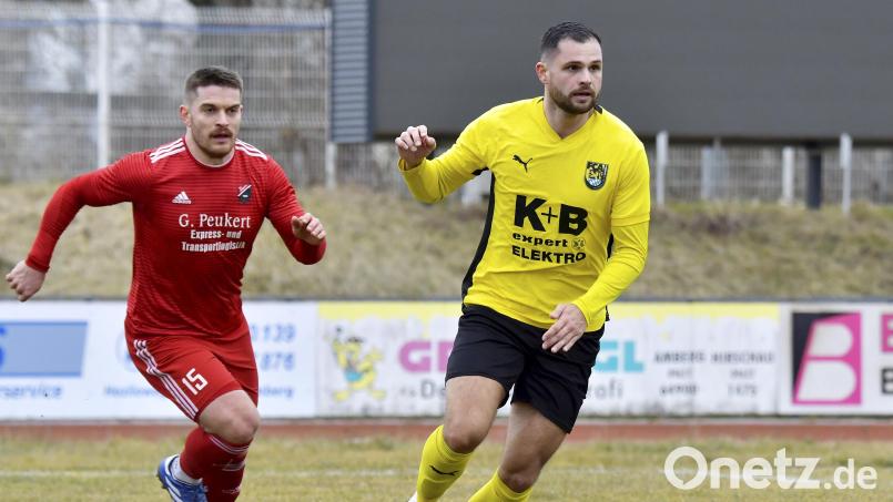 Maximilian Witzel (rechts) fungiert am Samstag beim TSV Bogen mit Benjamin Burger als Interimstrainer des FC Amberg. Archivbild: Hubert Ziegler