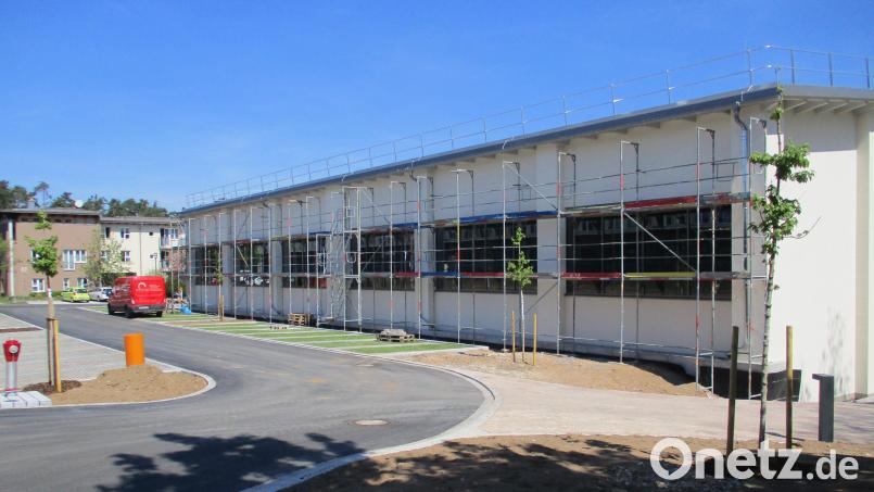 Die neue Mehrfachsporthalle in Unterköblitz steht kurz vor der Fertigstellung. Die Einweihung ist für den 24. Mai geplant. Bild: bnr