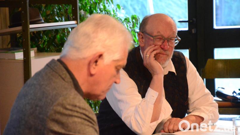 Bernhard Setzwein als Dietrich Bonhöffer und Stefan Voit in der Rolle des &quot;Ochsensepps&quot; Josef Müller. Bild: Kunz