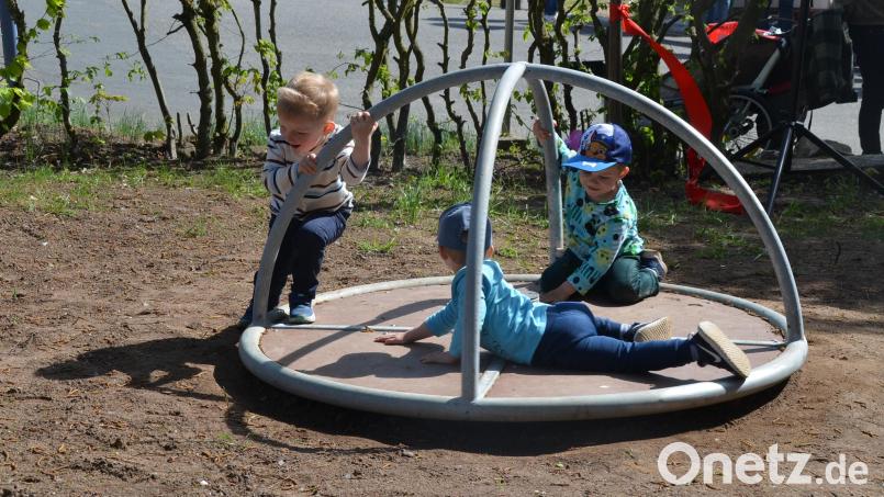 In Frankenberg gibt es einen neuen Kinderspielplatz. Die Geräte haben die Feuertaufe schon mal überstanden. Bild: Arnold Koch [ak] (arnoldkoch@cook-online.de)