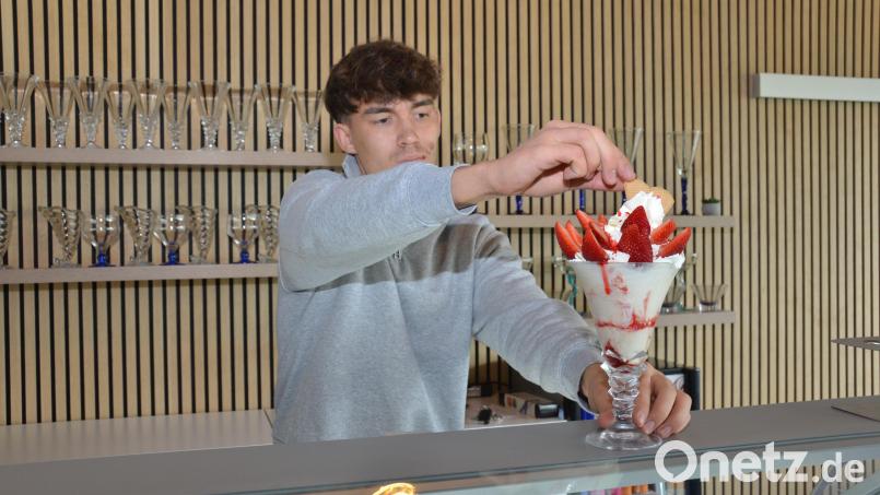 Der erst 18-jährige Andrei Pap eröffnet sein &quot;Eiscafe da Andrei&quot;. Sein Papa, der das Restaurant &quot;Da Roberto&quot; gleich nebenan führt, hatte die Idee dazu. Bild: dob