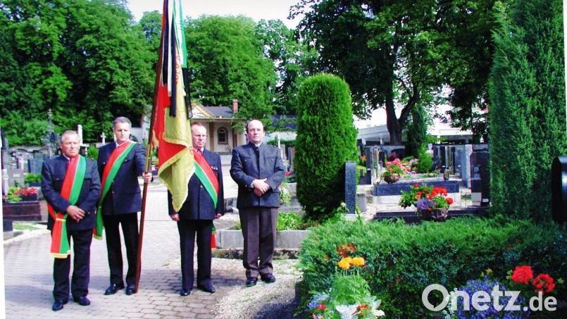 Die Vereinsfahne war lange Jahre dabei, wenn Mitglieder des Clubs beerdigt wurden. Seit 2019 ist ihr Tragen zu beschwerlich geworden. Bild: hka