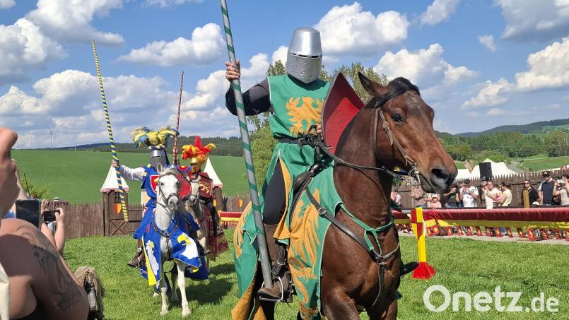 Den Mittelalter-Markt auf Schloss Guteneck begleitet ein Ritterturnier. Bild: jua
