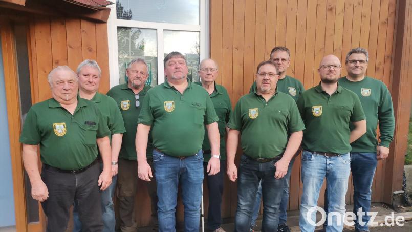 Die Vorstandschaft plant den Festablauf. Im Bild von links Andreas Mösbauer, Johann Mösbauer, Hans Hutzler, Markus Fichtinger, Eduard Götz, Andreas Höcherl, Martin Baumer, Marco Kahler und Georg Baumer. Bild: amö