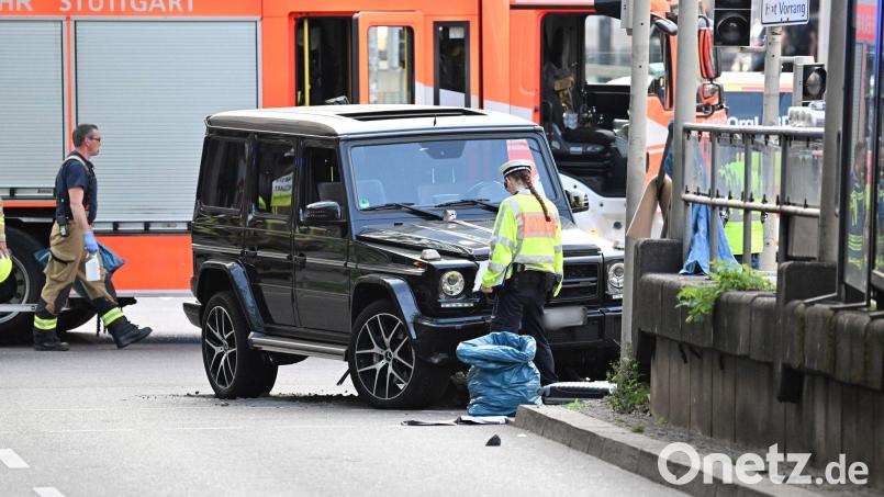 Beim Unfallauto handelt es sich um eine Mercedes-G-Klasse, einen Luxus-Geländewagen. Bild: Bernd Weißbrod/dpa