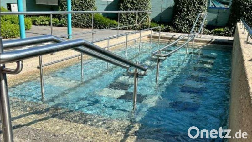 Die Kneipp-Saison in Amberg hat begonnen. In dem Becken, das sich direkt neben dem Kurfürstenbad befindet, ist das Wasser bereits vor dem offiziellen Ankneippen am 24. Mai vorhanden. Bild: Jacqueline Fuchs