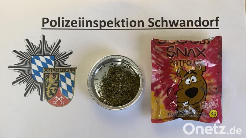 Diese Kräutermischung hat die Polizeiinspektion Schwandorf sichergestellt. Bild: Polizeiinspektion Schwandorf