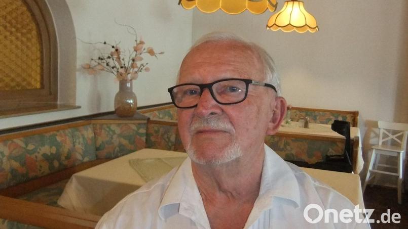 Jubilar Dieter Walter, wie er leibt und lebt. Aufgrund seines täglichen Humors ist er sichtlich jung geblieben. Bild: gm