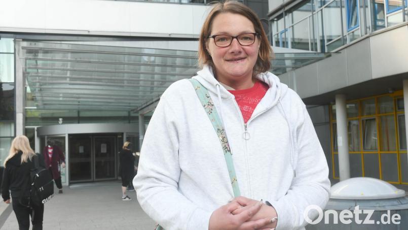 Jasmin Ludewig ist an Krebs erkrankt. Jetzt hofft sie auf ein Naturheilverfahren, das allerdings kostspielig ist. Bild: Gabi Schönberger