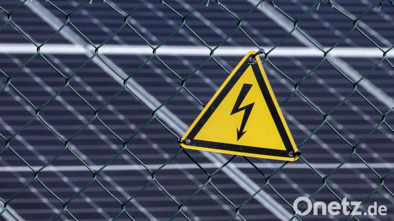 Ein Symbol, das auf Strom hinweist. Symbolbild: Jan Woitas/dpa