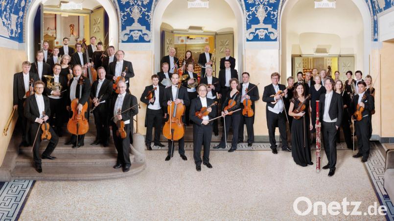 Das Münchner Rundfunkorchester startet seine &quot;Residenz- und Schlössertournee&quot; im Stadttheater Amberg. Bild: Felix Broede/exb