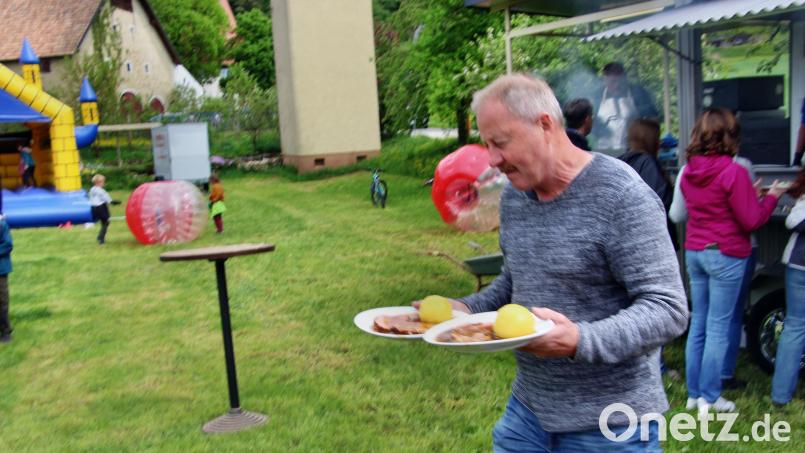 Neben leckerem Sonntagsbraten standen Bratwürste, Lasagne, Käse und als Nachtisch Bauernhof-Eis auf dem Speiseplan. Bild: Leonhard Ehras