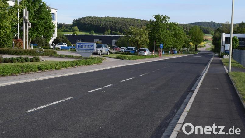 Während der Brückenarbeiten im Jahr 2026 wird die Ernst-Hanauer-Straße als Umgehungsstraße benötigt. Zuvor müssen jedoch der Straßenkörper instandgesetzt und die Wasserleitung in diesem Bereich erneuert werden. Bild: bnr