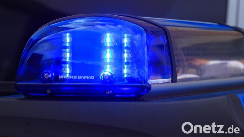 Das Blaulicht eines Funkstreifenwagens Symbolbild Jens Wolf/dpa