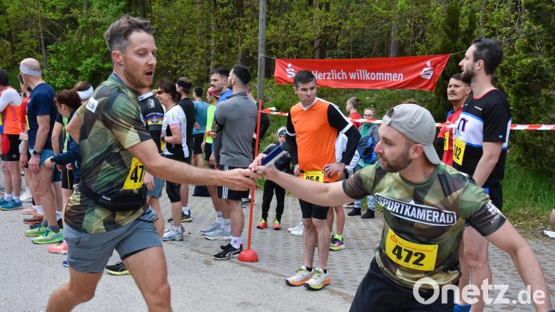 Wie funktioniert das mit der Zeiterfassung und der Staffelstab-Übergabe beim Landkreislauf Amberg-Sulzbach? Wir haben die wichtigsten Infos rund ums Mega-Event am 10. Mai für Teilnehmer und Begleiter. Archivbild: Stephan Huber