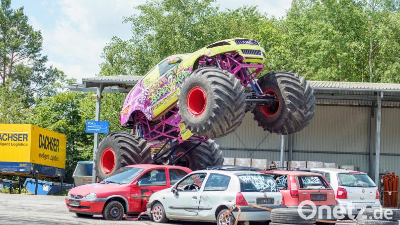 Motorrad-Stunts, Drift und Monster Truck Show in Weiden. Bild: Broken Head/exb
