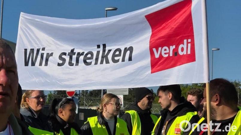 Die Streiks in Grafenwöhr gehen weiter. Am Mittwoch, 7. Mai, legten erneut rund 100 Beschäftigte der Zivilbeschäftigten der Stationierungsstreitkräfte ihre Arbeit nieder. Bild: Kathrin Birner