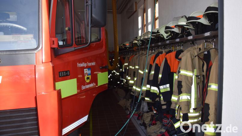 Mit nur einer Stimme Unterschied hat sich der Gemeinderat in Ebermannsdorf für einen neuen Feuerwehrstandort entschieden. Doch viele Fragen bleiben offen, weil für die Platzwahl verschiedene Kriterien und Auflagen zu erfüllen sind. Vor allem geht es auch um die Mehrkosten, die auf die Gemeinde zukommen würden. Bild: bö