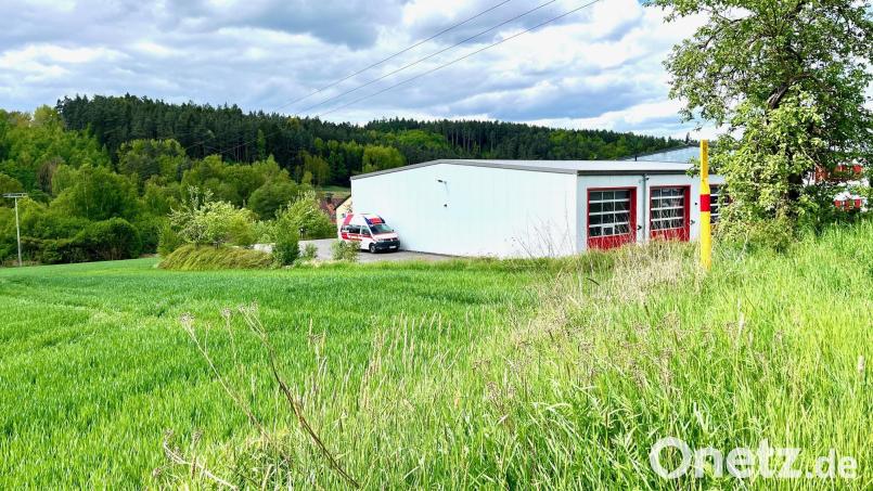 Langfristig könnte in der Nachbarschaft der BRK-Wache im Osten von Neustadt/WN die Zentrale für ein weiteres Fernwärme-Netz in der Stadt gebaut werden. Bild: Gabi Schönberger