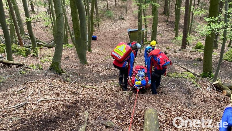 Die Bergwacht kommt zum Einsatz, wenn es um Einsätze in unwegsamen Gelände kommt, wie bei einem Junggesellenabschied im Waldnaabtal. Symbolbild: Johannes Grötsch, Bergwacht Sulzbach-Rosenberg/exb