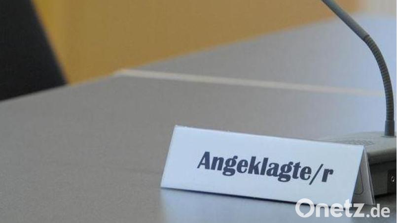 Vor dem Amberger Landgericht müssen sich drei Männer wegen einer Serie von Einbrüchen verantworten. Symbolbild: dpa