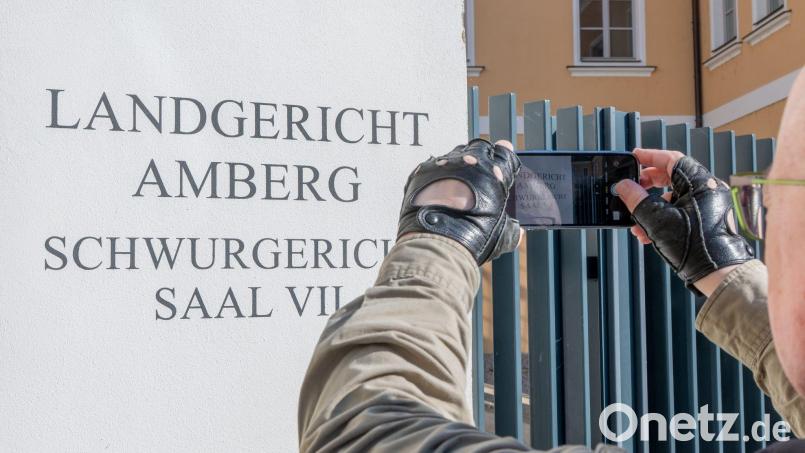 Vor dem Landgericht in Amberg wurden drei Männer wegen einer Einbruchsserie zu mehreren Jahren Haft verurteilt. Symbolbild: Armin Weigel/dpa