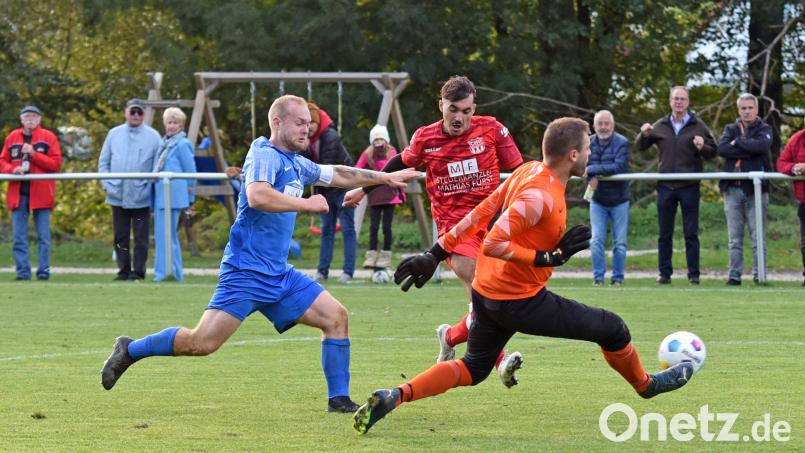 Der TSV Waldershof kann am Samstag mit einem Punktgewinn beim TSV Thiersheim die Meisterschaft in der Kreisliga 2 perfekt machen. Das Hinspiel (Szene) gewannen die Waldershofer mit 1:0. Archivbild: Gebert