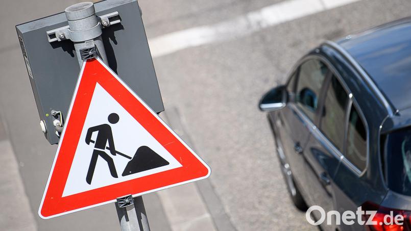 Die Brücke auf der B 22 über den Mooswiesengraben bei Kemnath wird erneuert. Ab Freitag, 9. Mai, wird der Verkehr an dieser Stelle über eine Behelfsumfahrung geleitet. Symbolbild: Sebastian Gollnow
