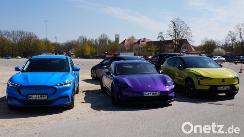 Diese Elektrofahrzeuge und noch viele mehr werden am Elektromobilitätstag in Amberg zu sehen sein. Bild: Jürgen Bauer