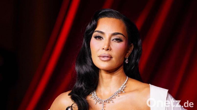 Vor Gericht in Paris wird Kim Kardashian zu ihrer Aussage zu einem Überfall auf sie in einem Pariser Hotel 2016 erwartet. (Archivbild) Bild: Jordan Strauss/Invision/AP/dpa