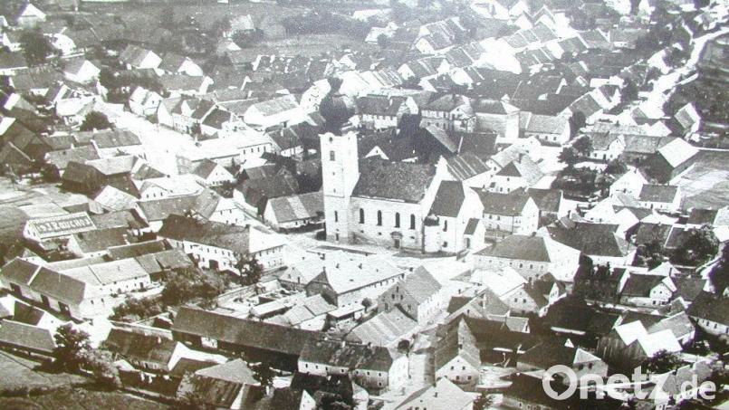 Der Mittelpunkt von Eslarn war schon immer die Pfarrkirche: Hier ein Bild aus 1890. Bild: gz
