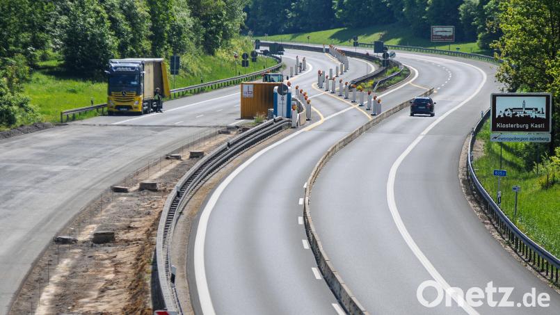 Ein Teilstück der A6 (hier bei Götzendorf) zwischen Amberg und Nürnberg soll Teststrecke für induktives Laden von E-Fahrzeugen werden. Bild: Stephan Huber