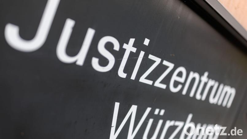 Zwei Männer wurden wegen bewaffneten Diebstahls verurteilt. Symbolbild: Daniel Karmann/dpa